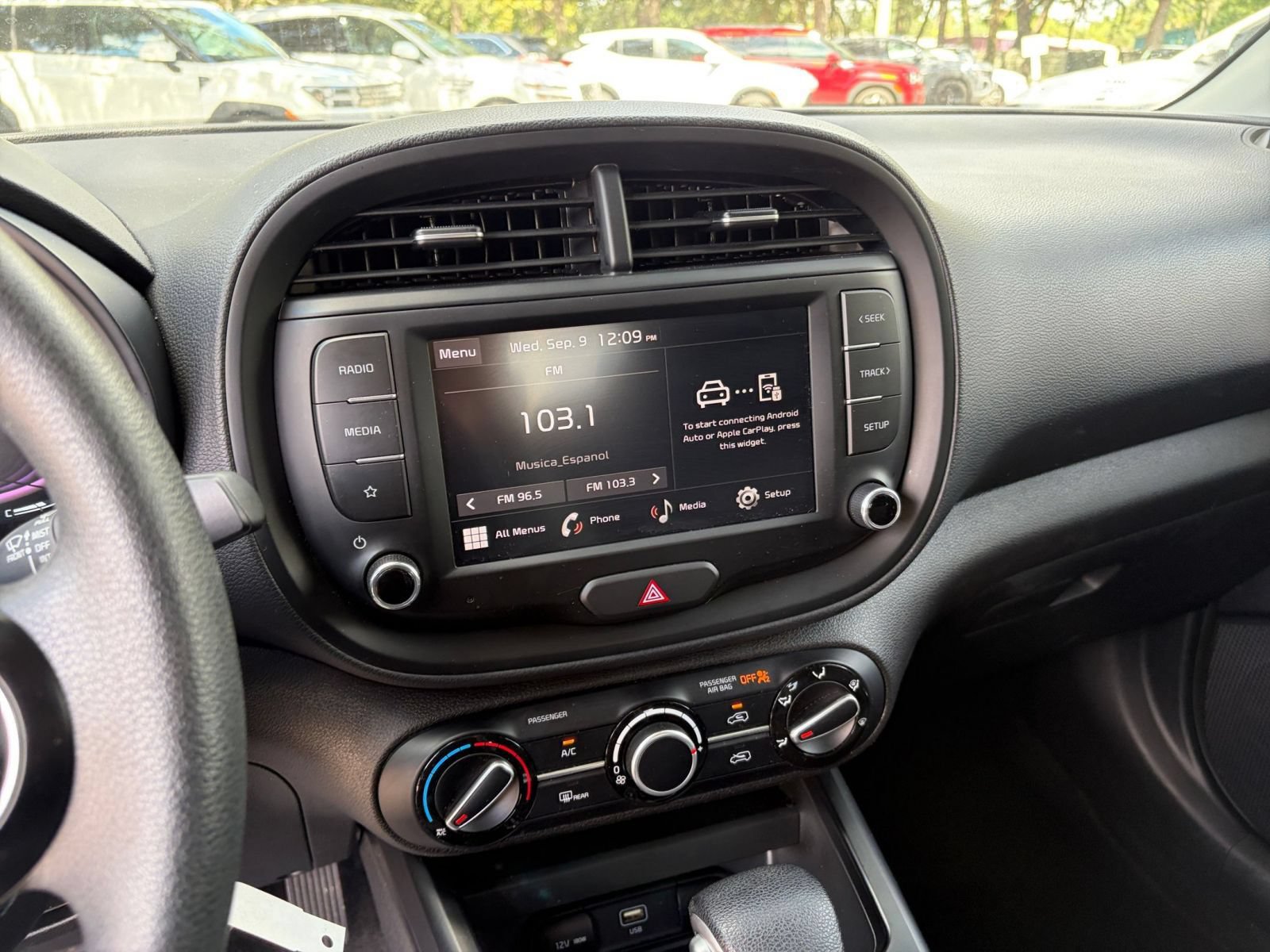 Used 2025 Kia Soul LX w/ LX Technology Package FWD image 19