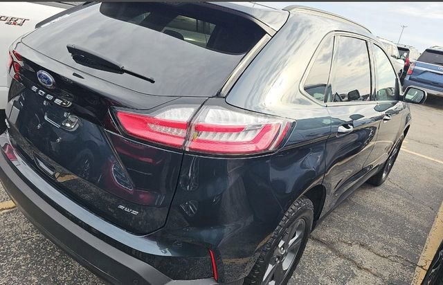 Used 2023 Ford Edge SEL w/ Sport Appearance Package image 3