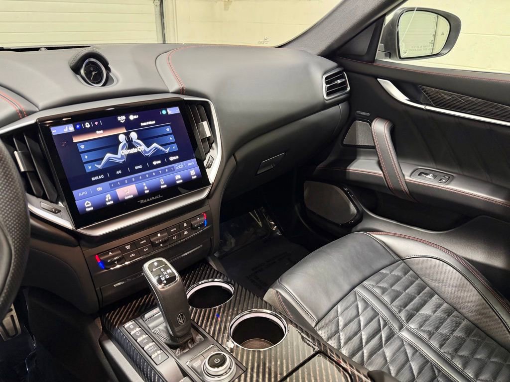 Used 2023 Maserati Ghibli Trofeo image 28