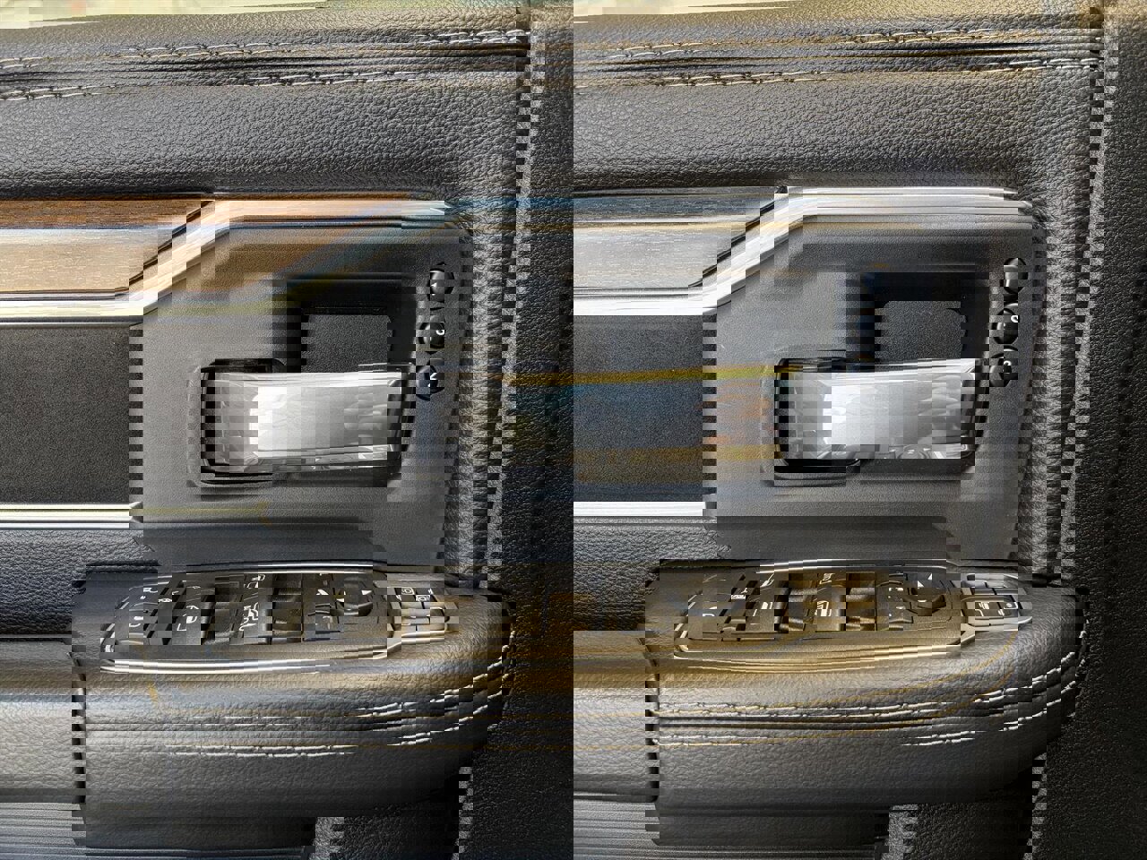 Used 2024 RAM 2500 Laramie image 22