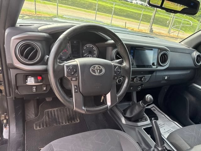 Used 2016 Toyota Tacoma TRD Sport w/ Towing Package AWD/4WD image 11