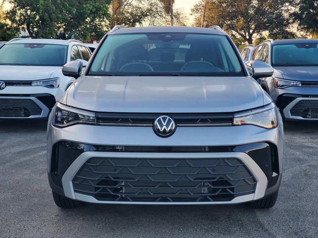 New 2026 Volkswagen Taos SE FWD image 2