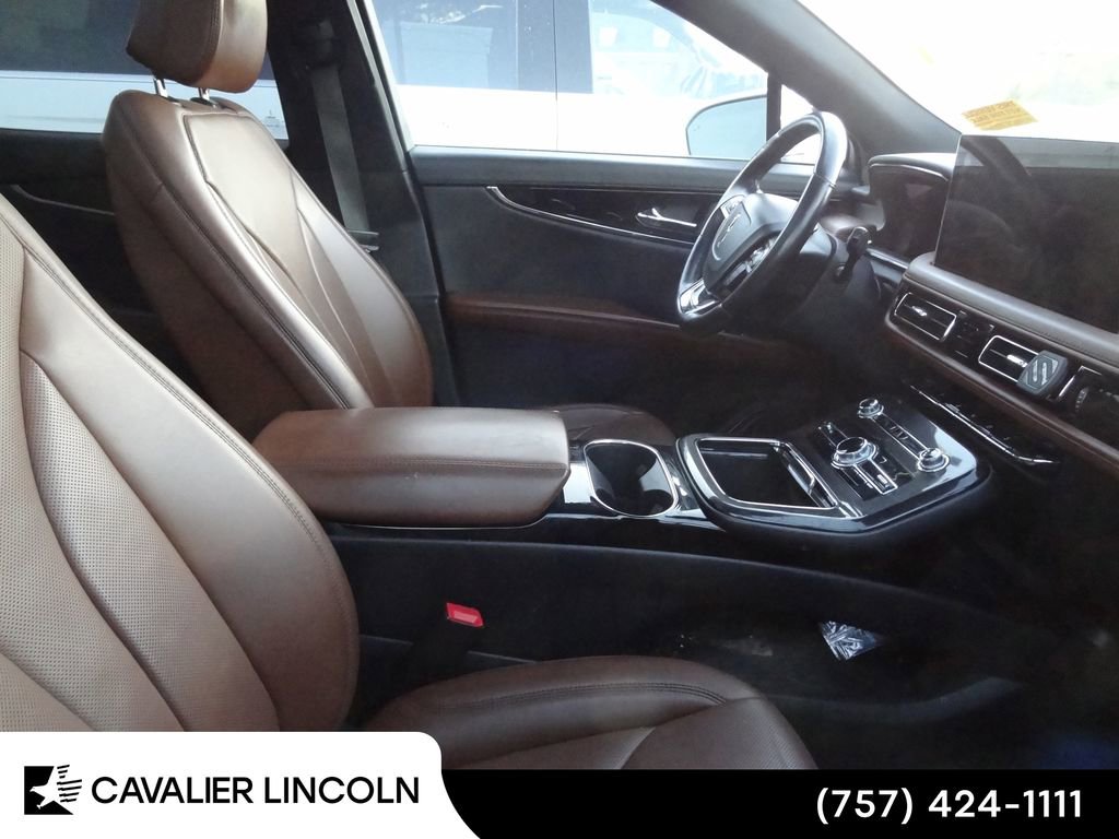 Used 2023 Lincoln Nautilus Reserve image 10