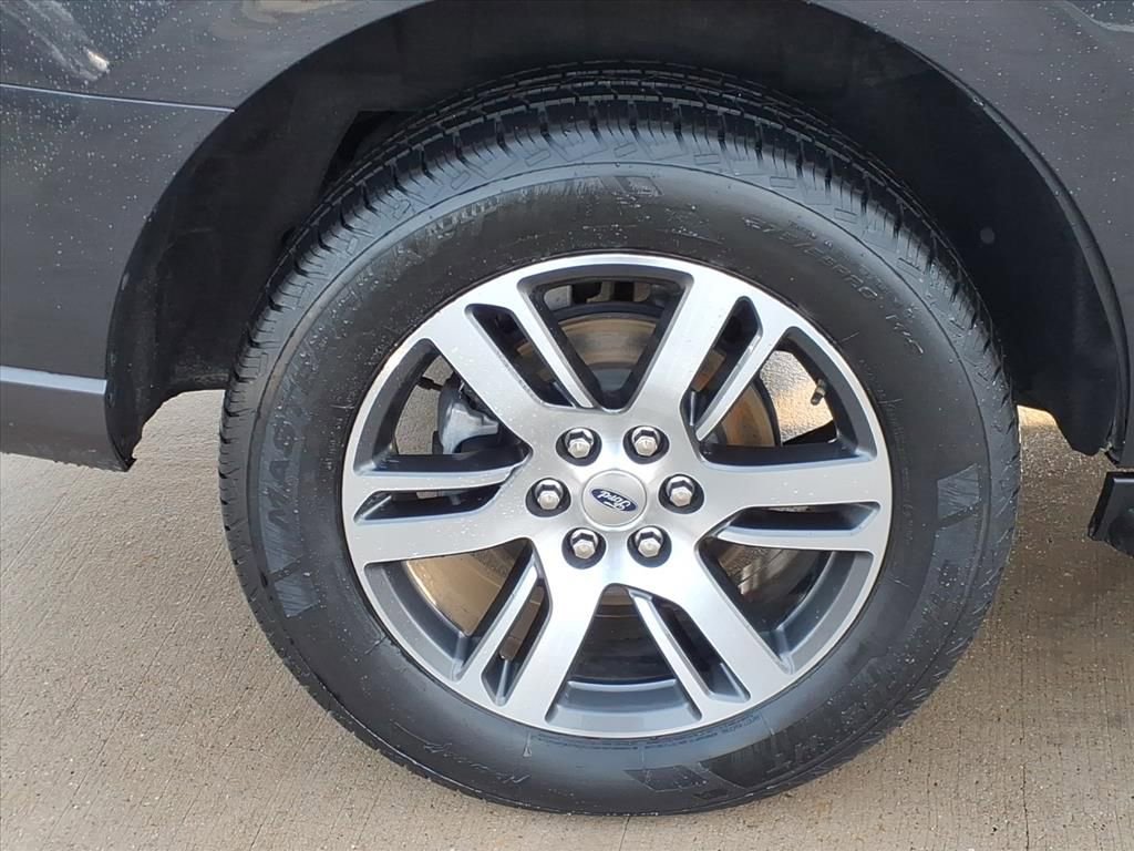 Used 2023 Ford Expedition Limited image 13