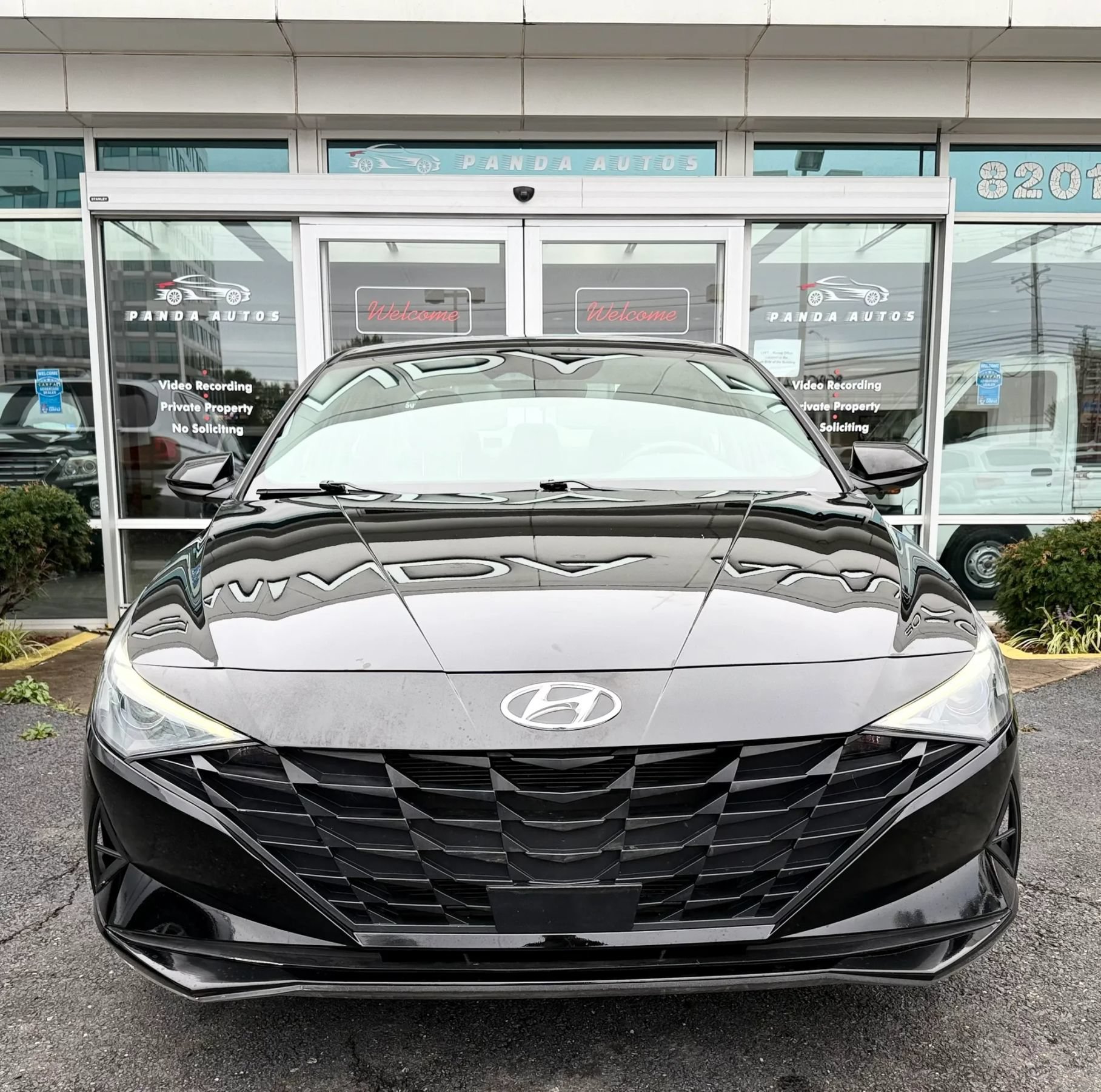 Used 2023 Hyundai Elantra SEL w/ Convenience Package FWD image 2