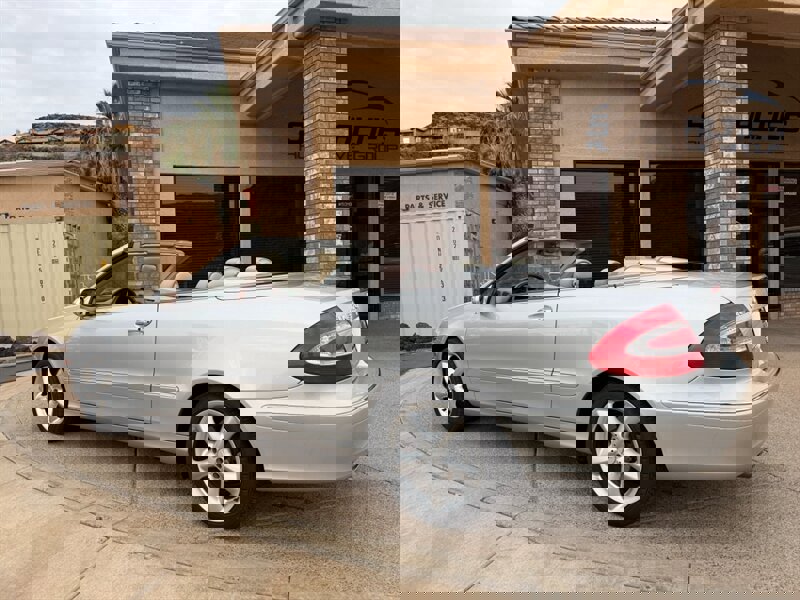 Used 2005 Mercedes-Benz CLK 320 Cabriolet image 27