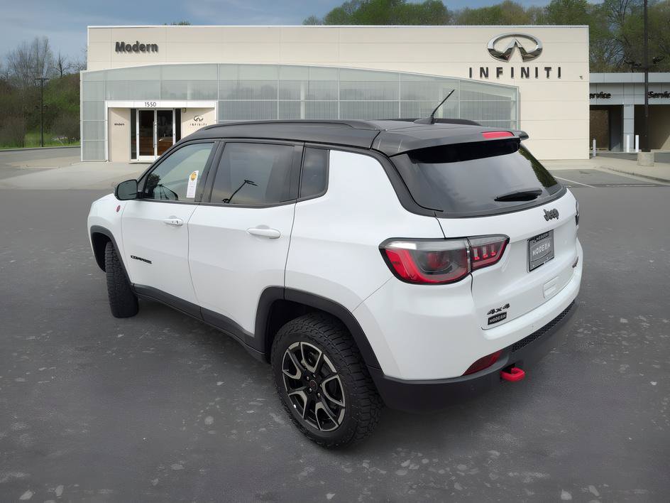Used 2025 Jeep Compass Trailhawk AWD/4WD image 5