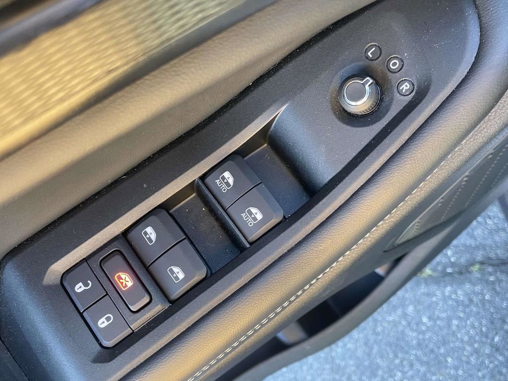 Certified 2025 Jeep Grand Cherokee Altitude image 28