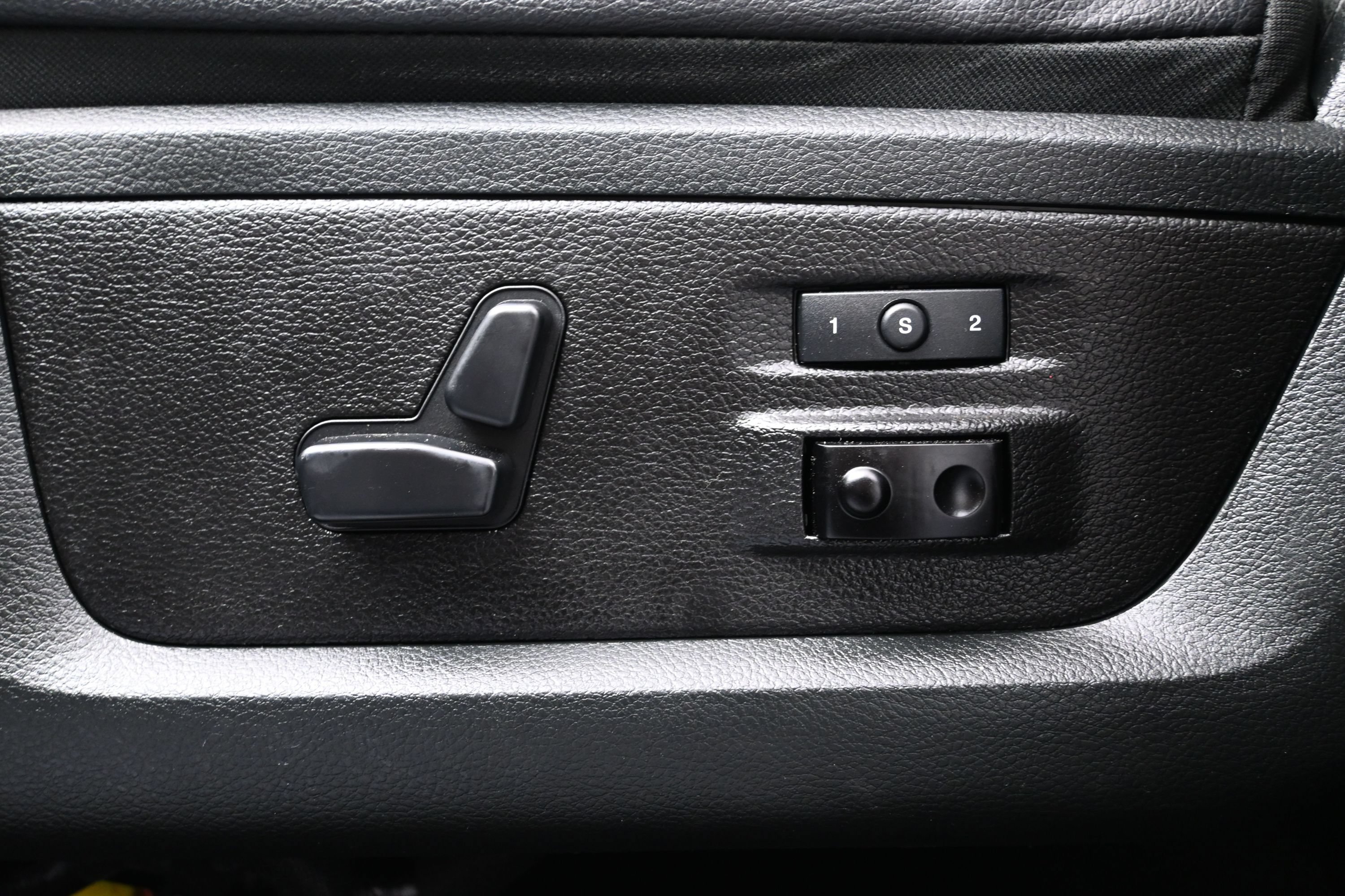 Used 2018 RAM 2500 Laramie w/ Snow Chief Group AWD/4WD image 10