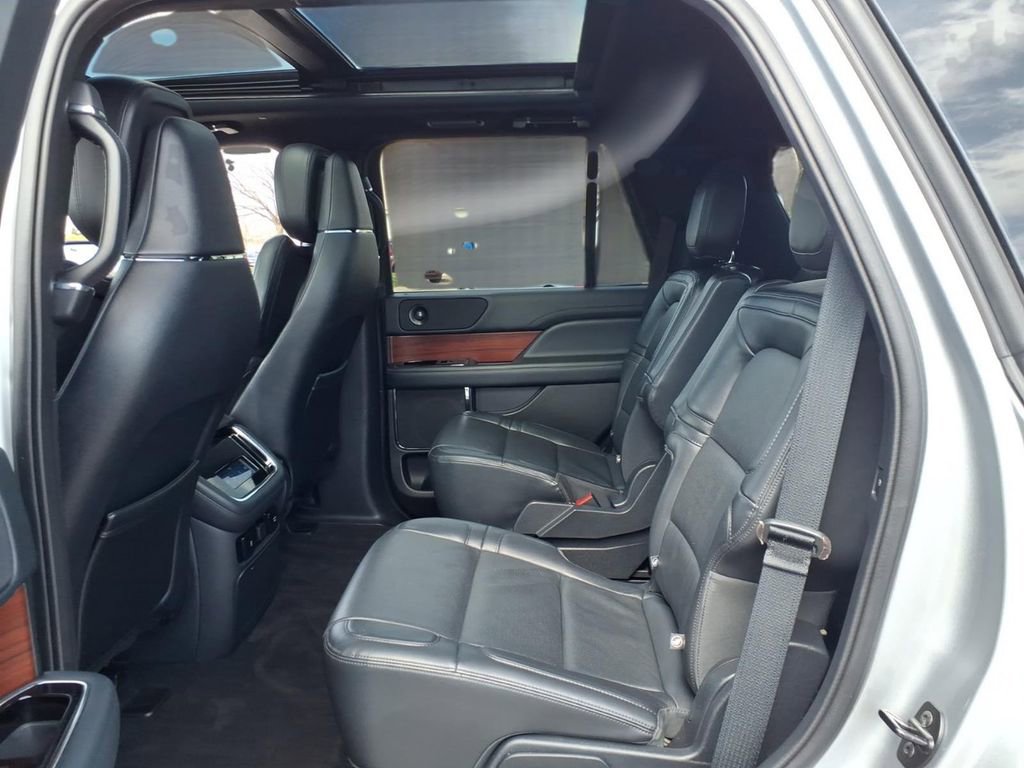 Used 2023 Lincoln Navigator Reserve image 5