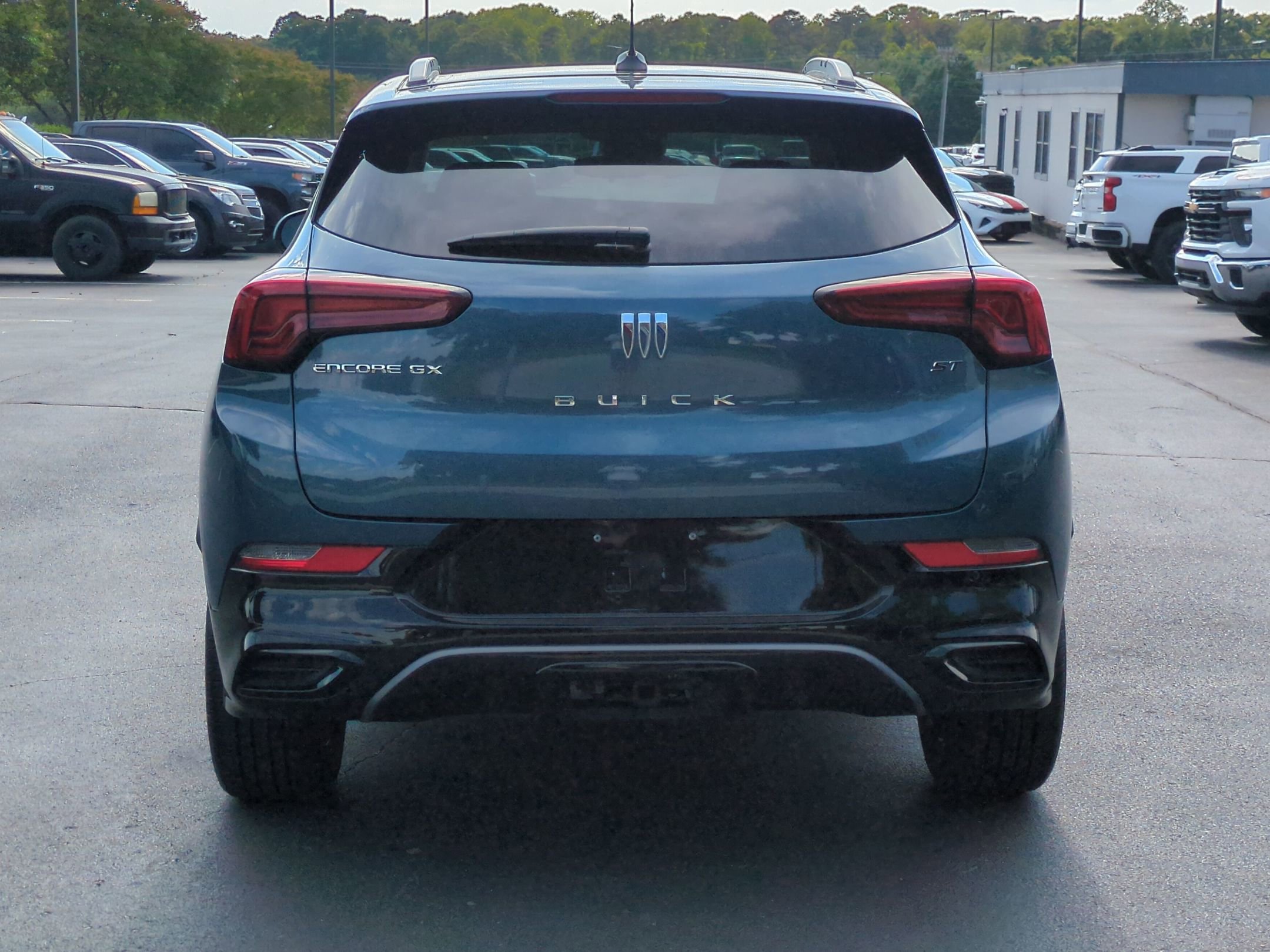 Certified 2024 Buick Encore GX Sport Touring w/ LPO, Trailering Package FWD image 9