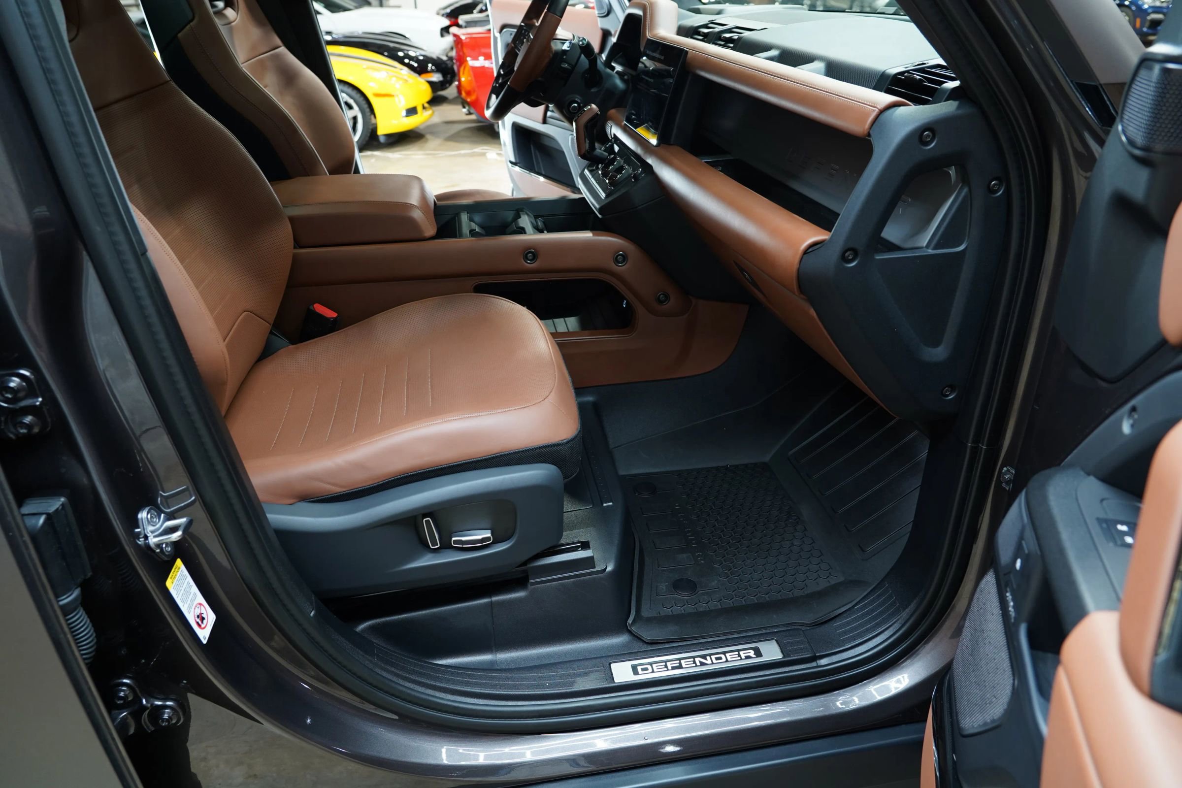 Used 2025 Land Rover Defender 110 image 63