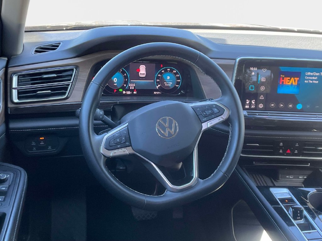 Used 2025 Volkswagen Atlas SE AWD/4WD image 18