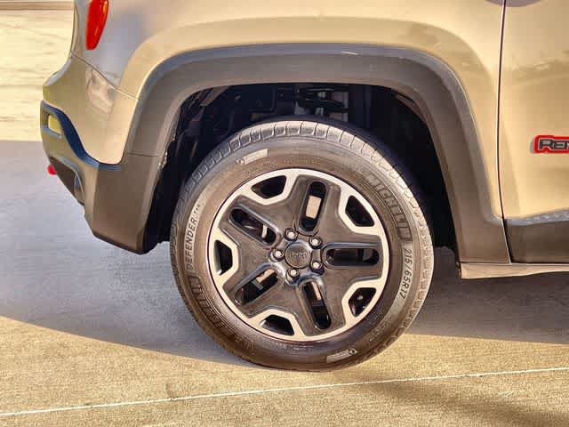 Used 2016 Jeep Renegade Trailhawk w/ Premium Trailhawk Package AWD/4WD image 9