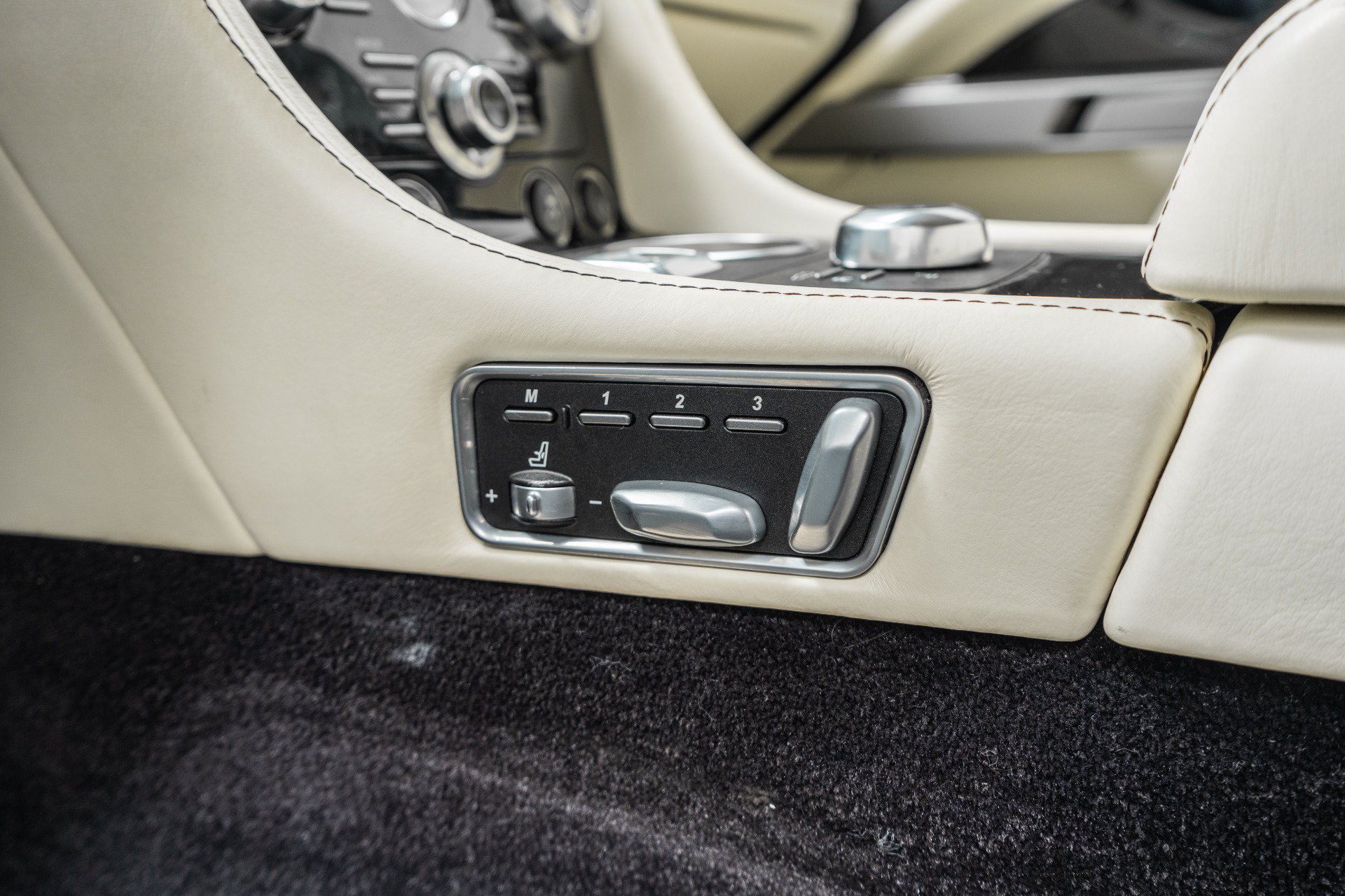 Used 2012 Aston Martin Rapide RWD image 27