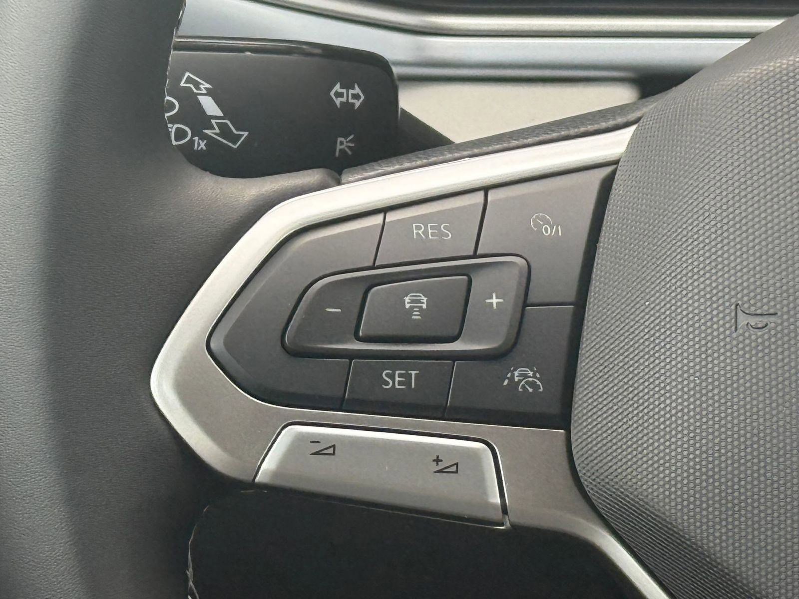 New 2026 Volkswagen Taos SE image 15