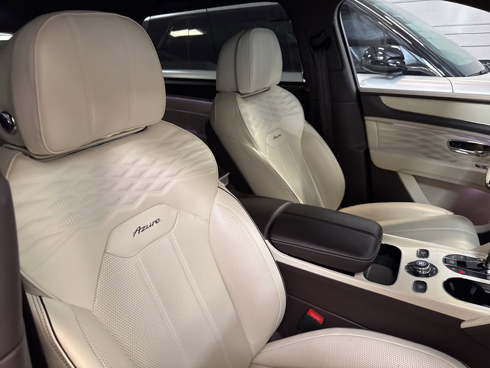 Used 2023 Bentley Bentayga Extended Wheelbase image 37