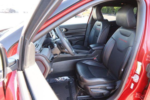 Used 2025 Jeep Compass Trailhawk AWD/4WD image 8