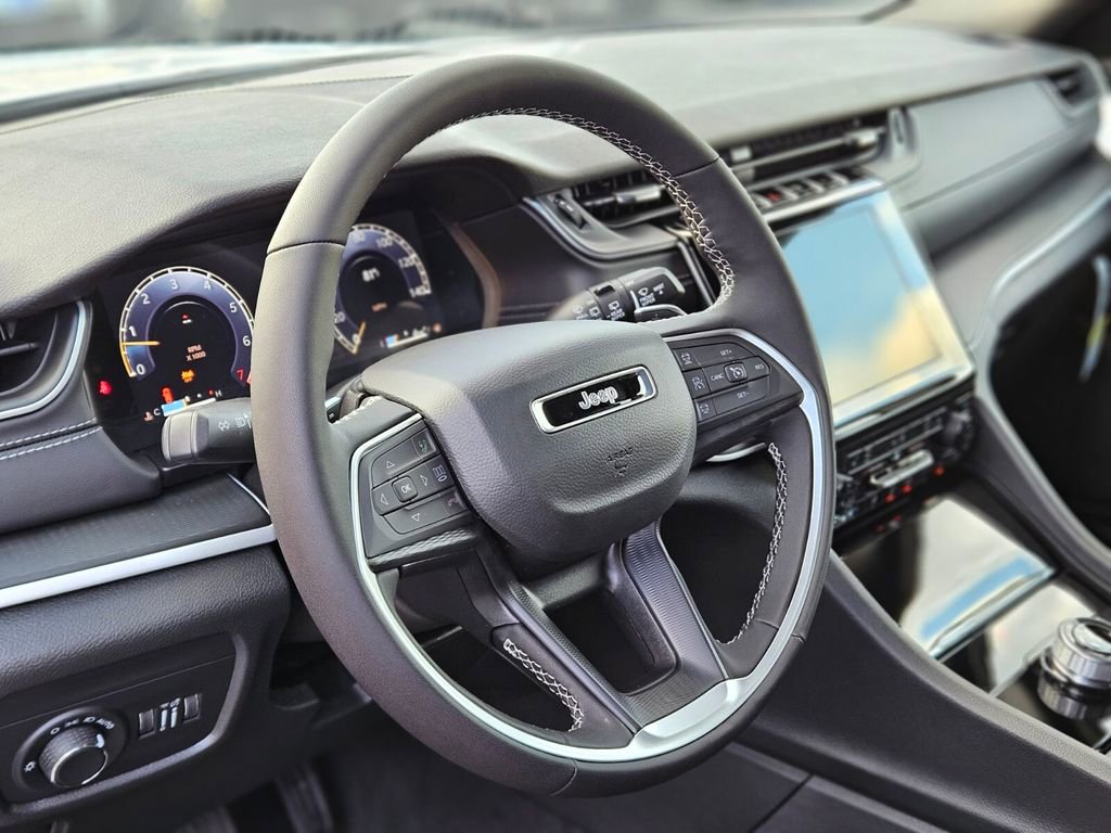 New 2025 Jeep Grand Cherokee Altitude image 19