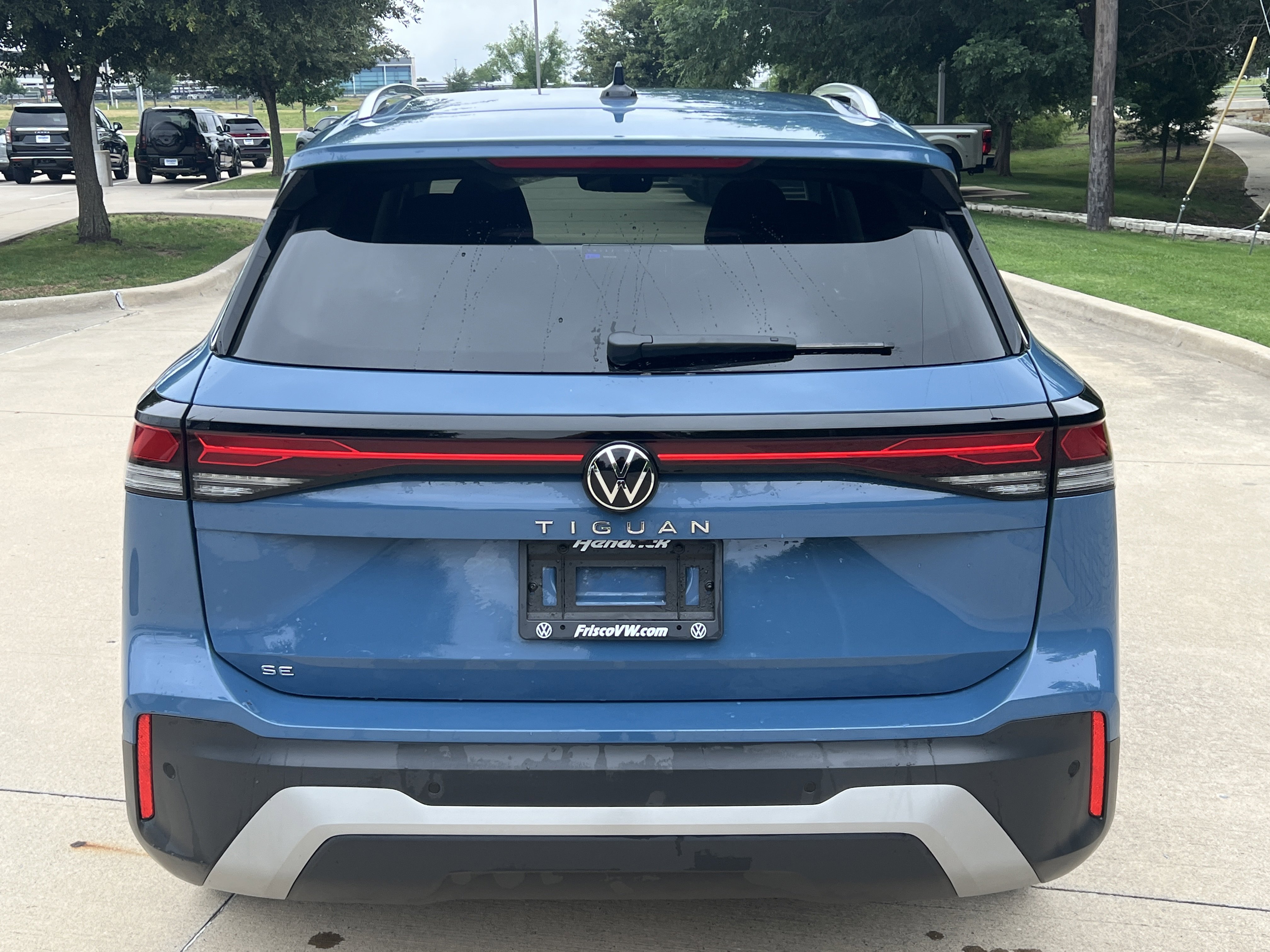 Certified 2025 Volkswagen Tiguan SE FWD image 9