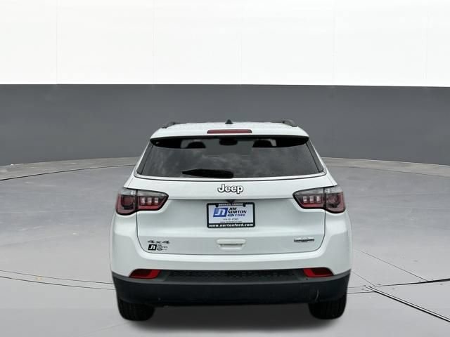 Used 2024 Jeep Compass Latitude AWD/4WD image 4