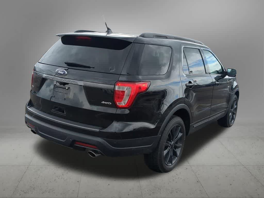 Used 2018 Ford Explorer XLT w/ Equipment Group 202A AWD/4WD image 6