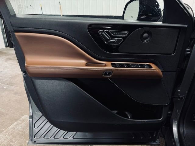 Used 2022 Lincoln Aviator Reserve w/ Elements Package Plus image 14