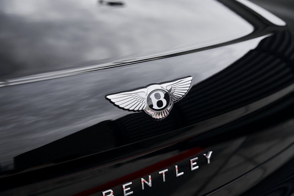 Used 2025 Bentley Flying Spur Plug-In Hybrid image 12