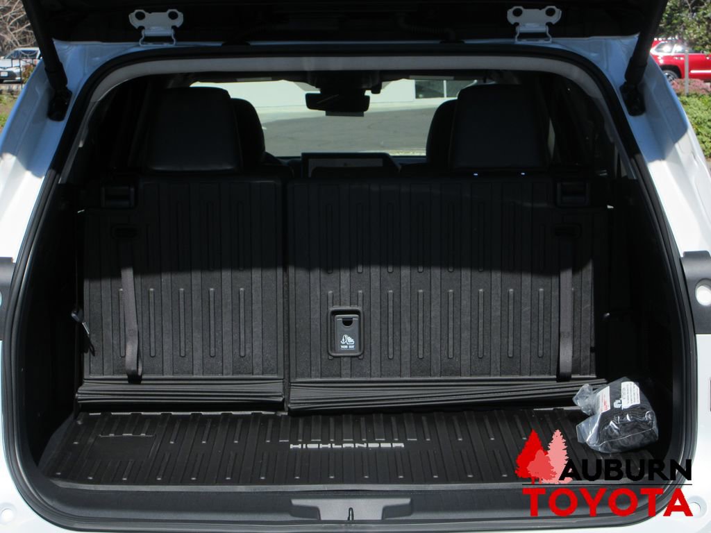 New 2026 Toyota Highlander Platinum AWD/4WD image 5