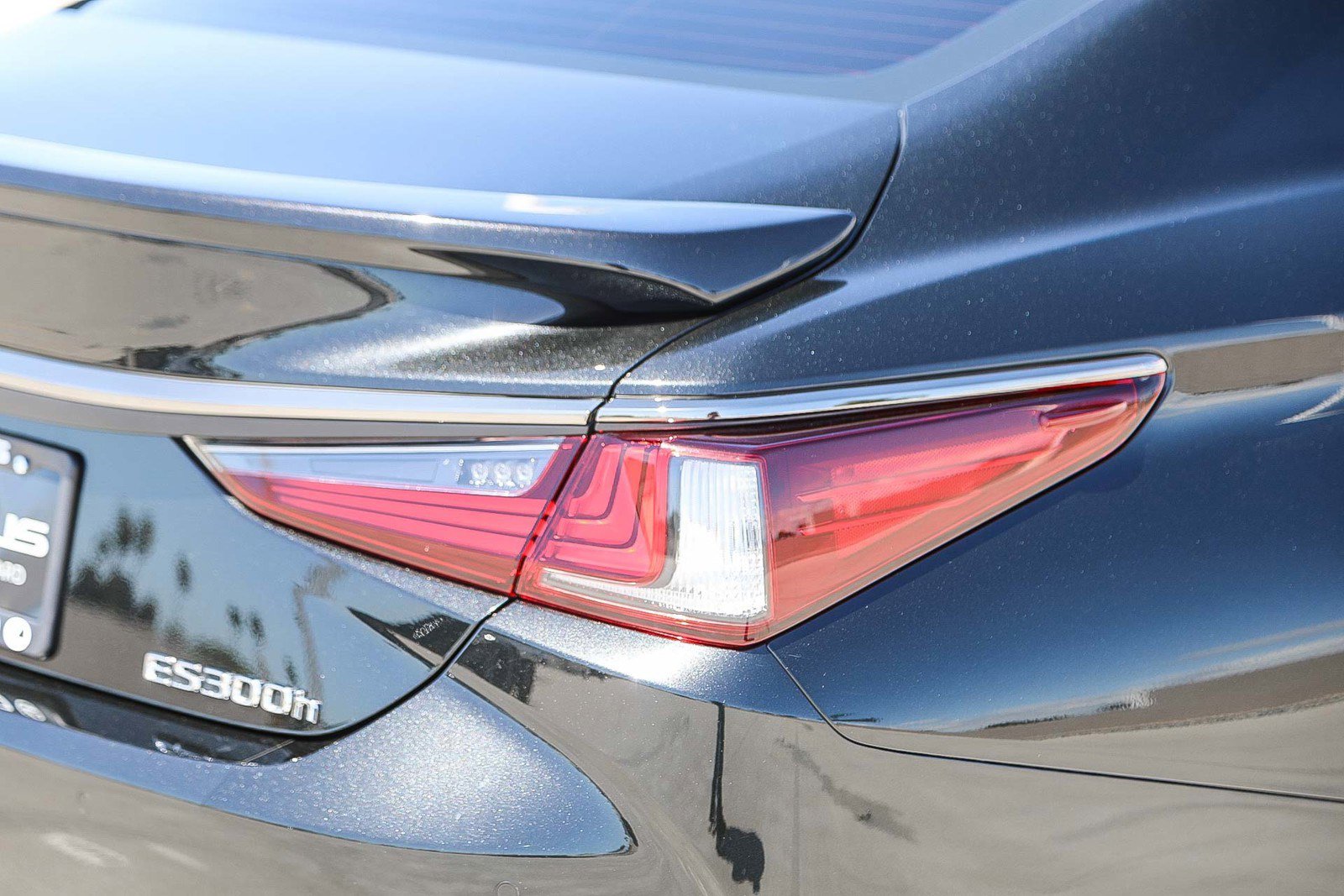 Used 2024 Lexus ES 300h F Sport w/ Accessory Package (Z2) FWD image 9