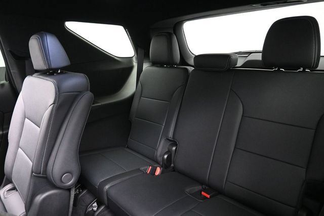 Used 2026 Chevrolet Traverse LT w/ Midnight/Sport Edition FWD image 21
