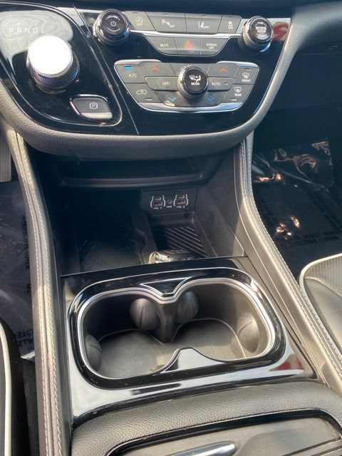 Used 2025 Chrysler Pacifica Limited FWD image 32
