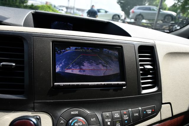 Used 2013 Toyota Sienna XLE FWD image 14