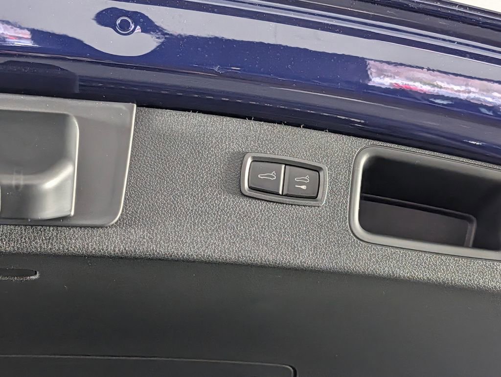 New 2026 Porsche Macan image 18