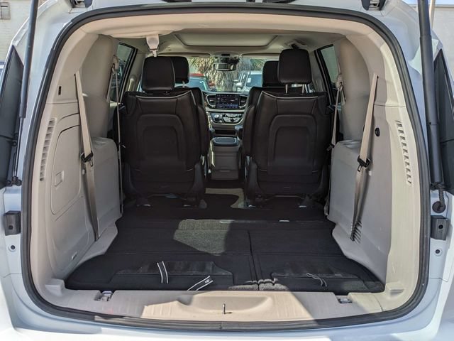 Used 2023 Chrysler Pacifica Limited FWD image 14