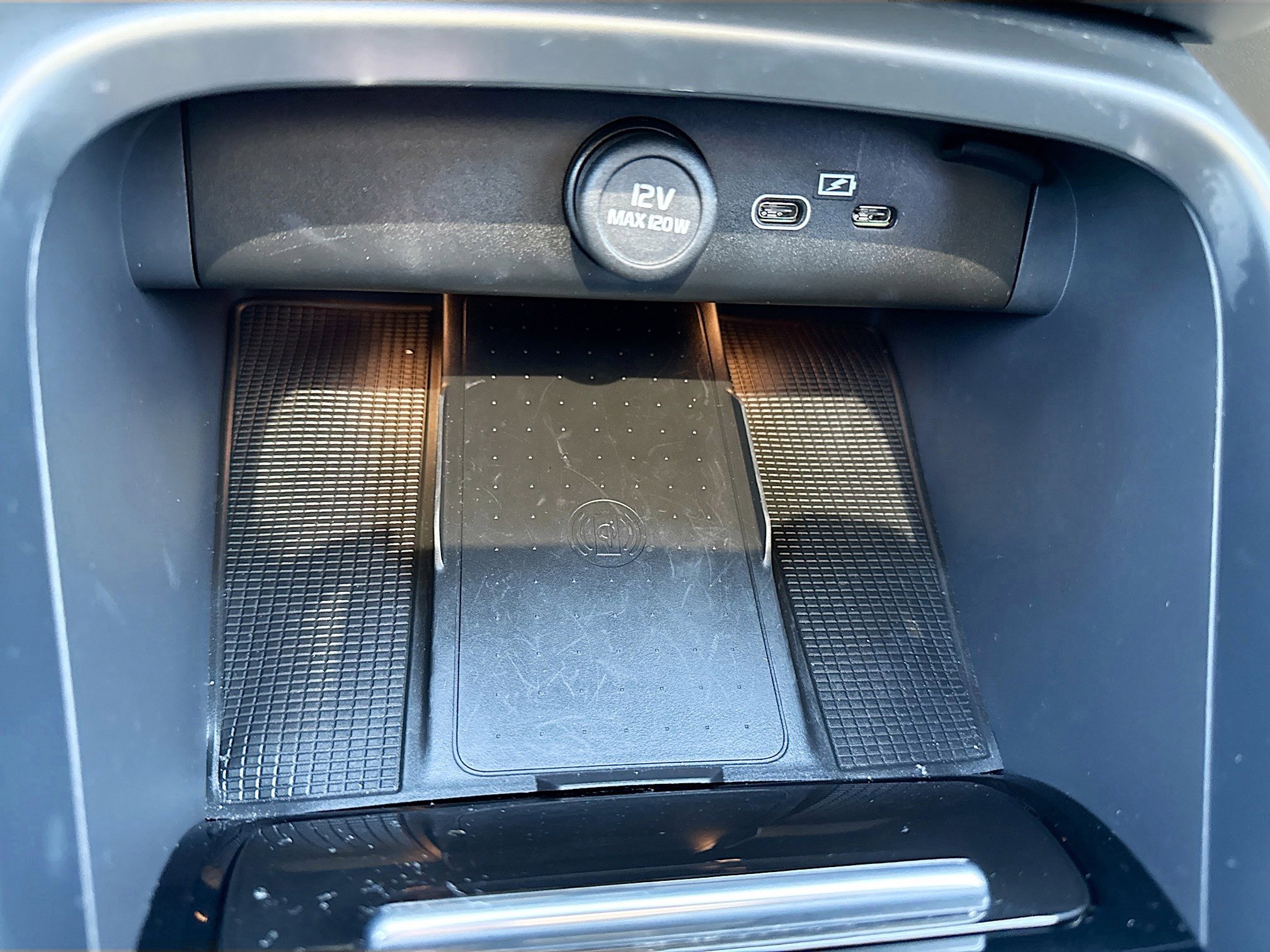 Used 2025 Volvo XC40 B5 Ultra image 31