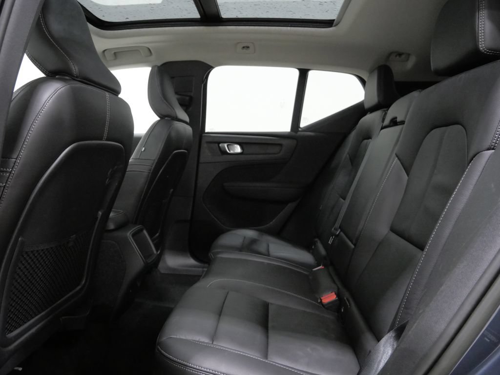 Used 2022 Volvo XC40 T5 Momentum AWD/4WD image 23