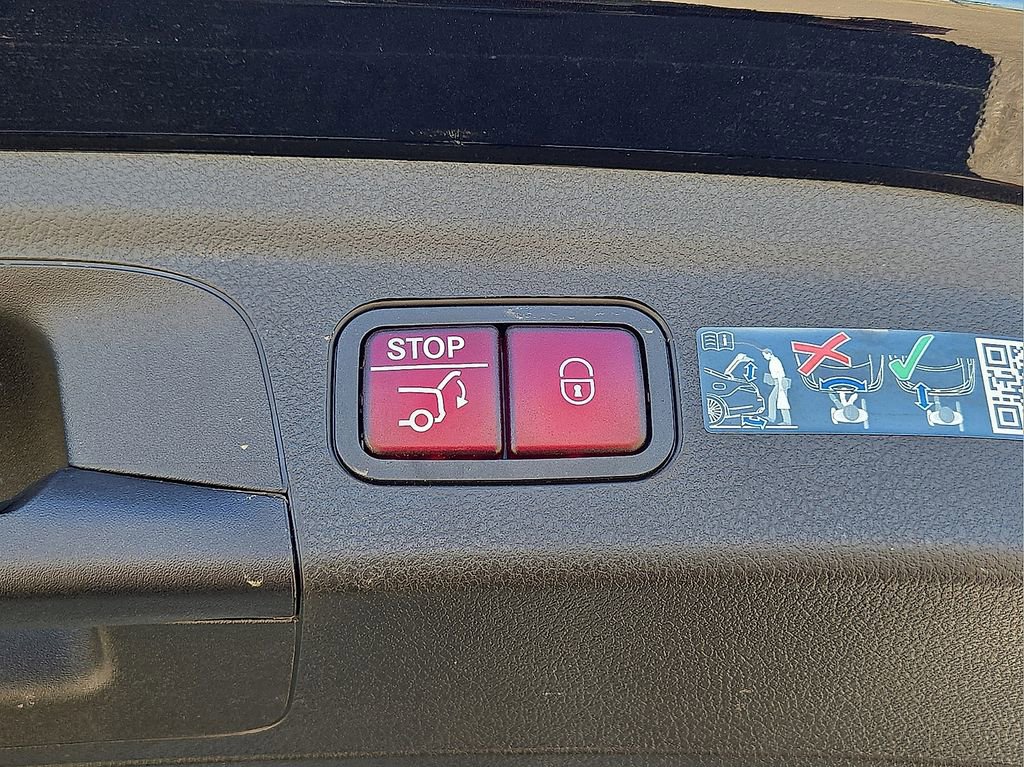 Used 2025 Mercedes-Benz GLE 350 4MATIC image 16