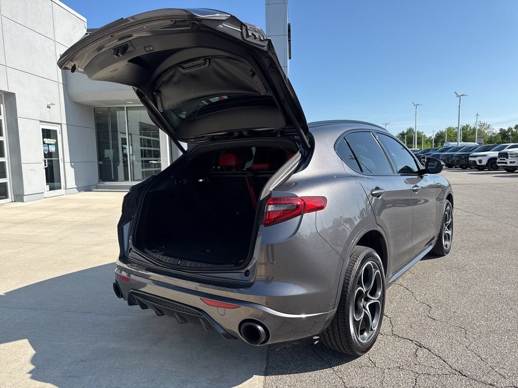 Used 2022 Alfa Romeo Stelvio Veloce AWD/4WD image 18