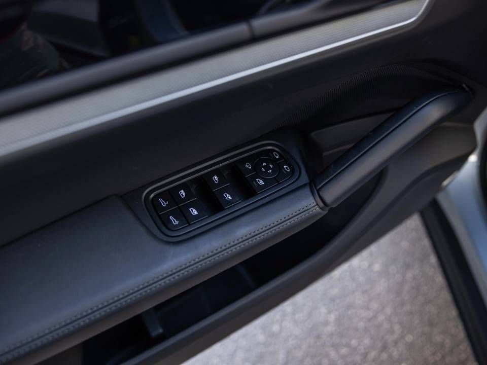 Certified 2026 Porsche Cayenne Coupe AWD/4WD image 29