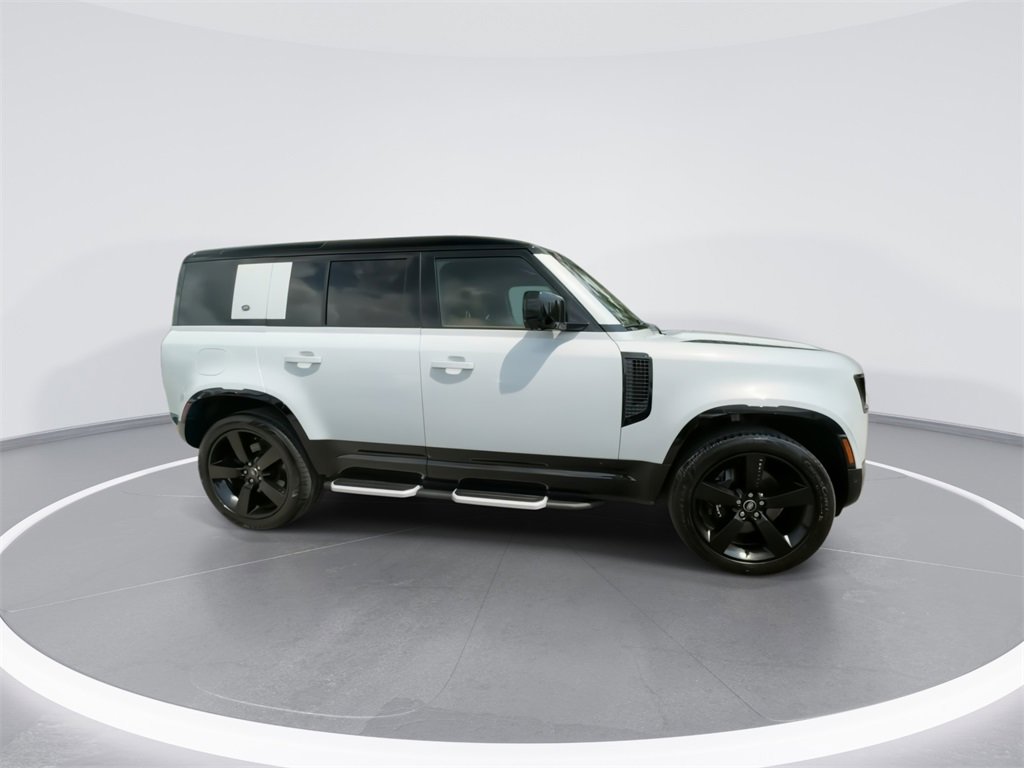Used 2023 Land Rover Defender 110 V8 image 13