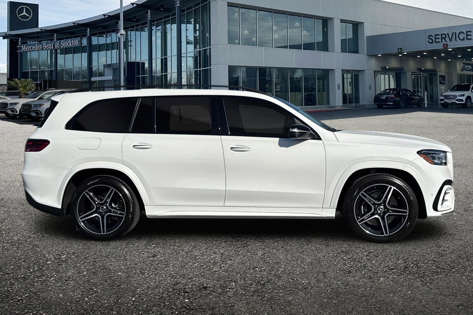 New 2026 Mercedes-Benz GLS 450 4MATIC image 3