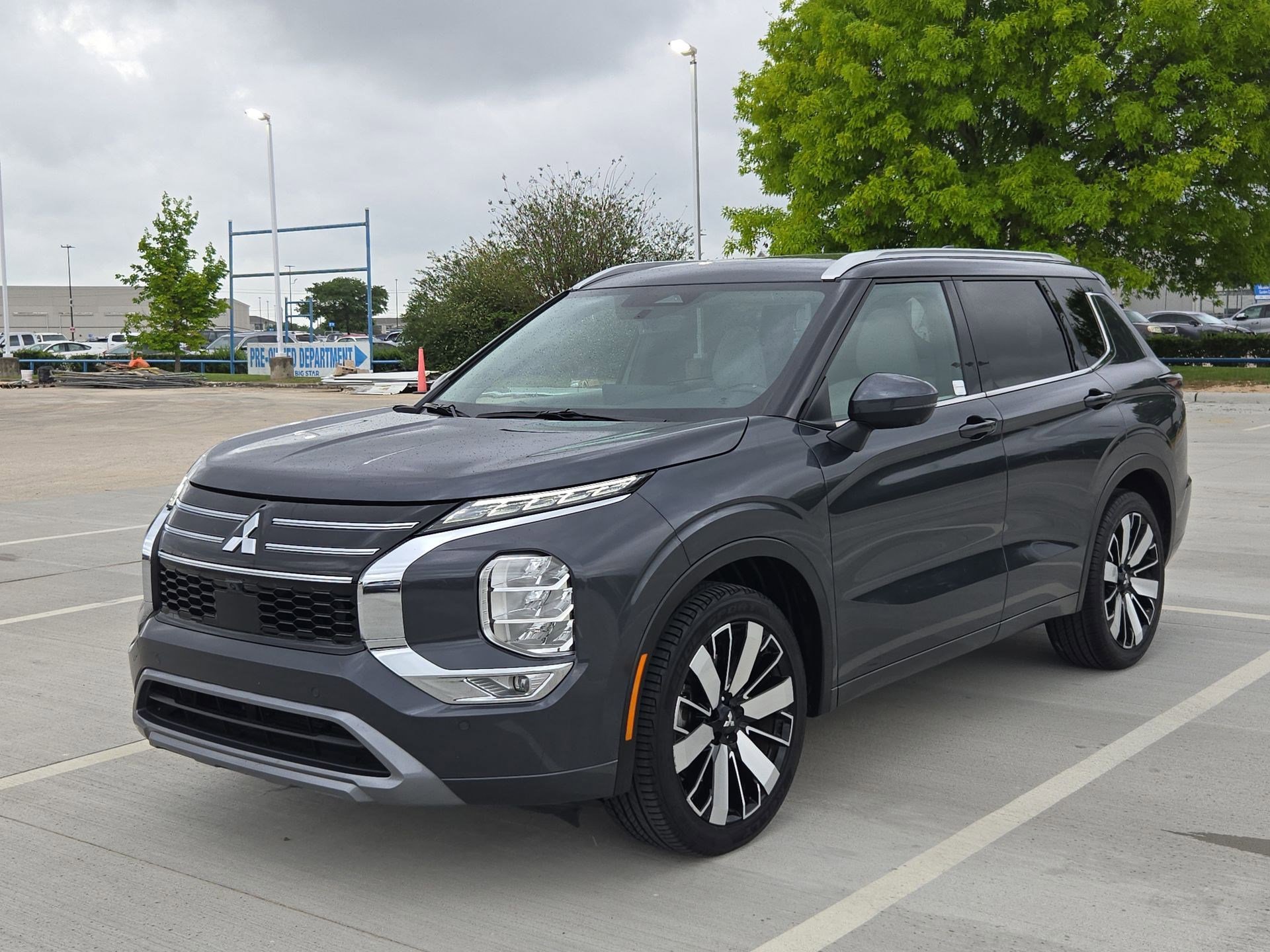 Used 2025 Mitsubishi Outlander SEL image 9