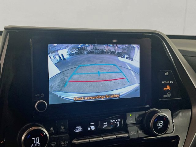 Used 2024 Toyota Highlander LE FWD image 13