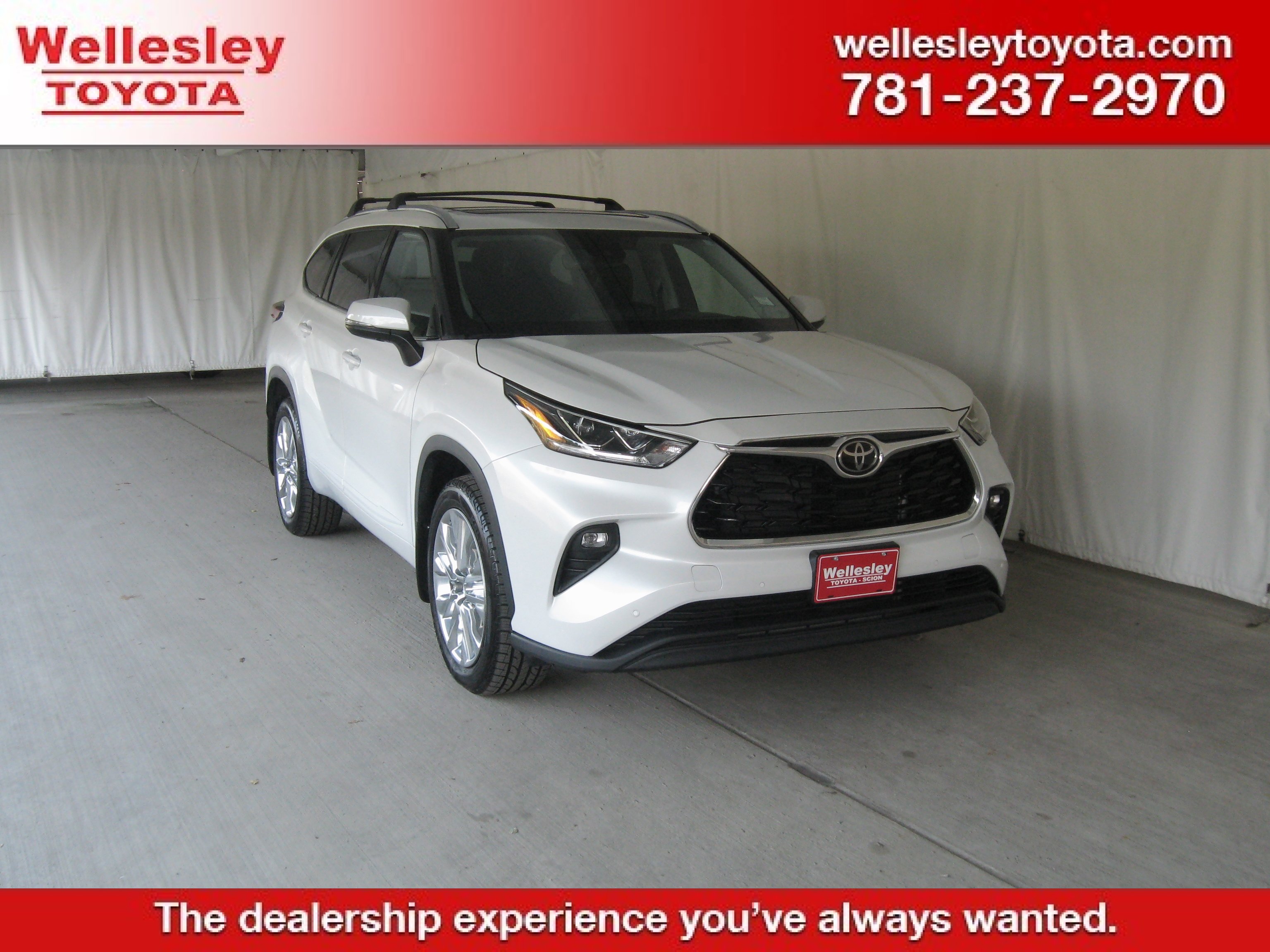 Used 2023 Toyota Highlander Limited AWD/4WD image 1