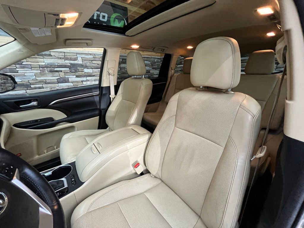 Used 2015 Toyota Highlander Limited AWD/4WD image 30
