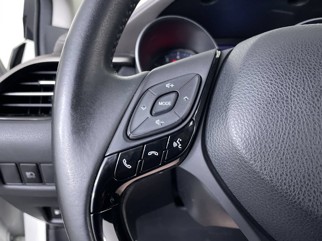 Used 2020 Toyota C-HR Limited FWD image 24