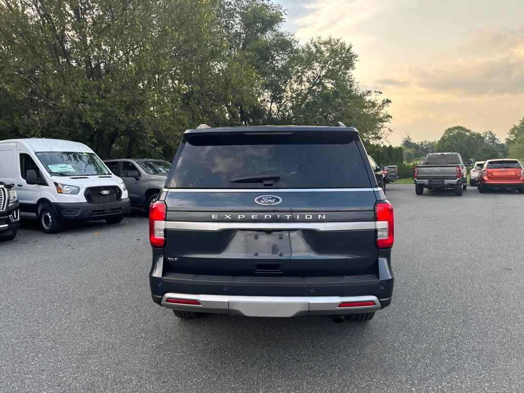 Used 2023 Ford Expedition XLT AWD/4WD image 5