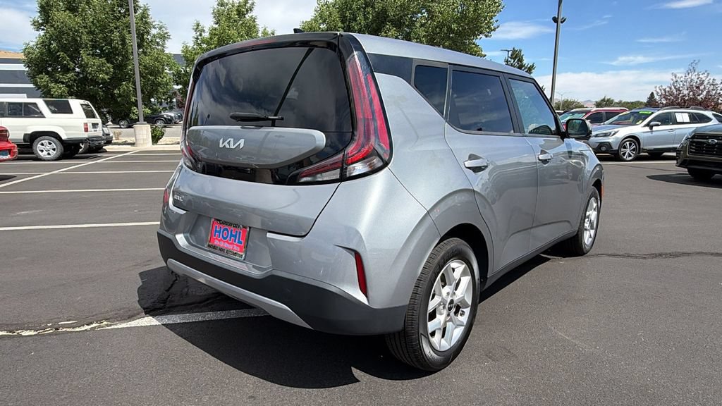 Used 2024 Kia Soul LX w/ Option Group 015 FWD image 3