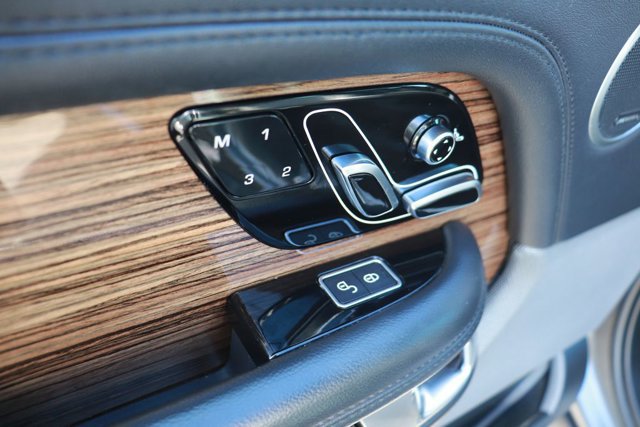 Used 2018 Land Rover Range Rover image 10